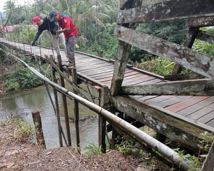 Jembatan Gantung Baru Permudah Akses ke Sekolah